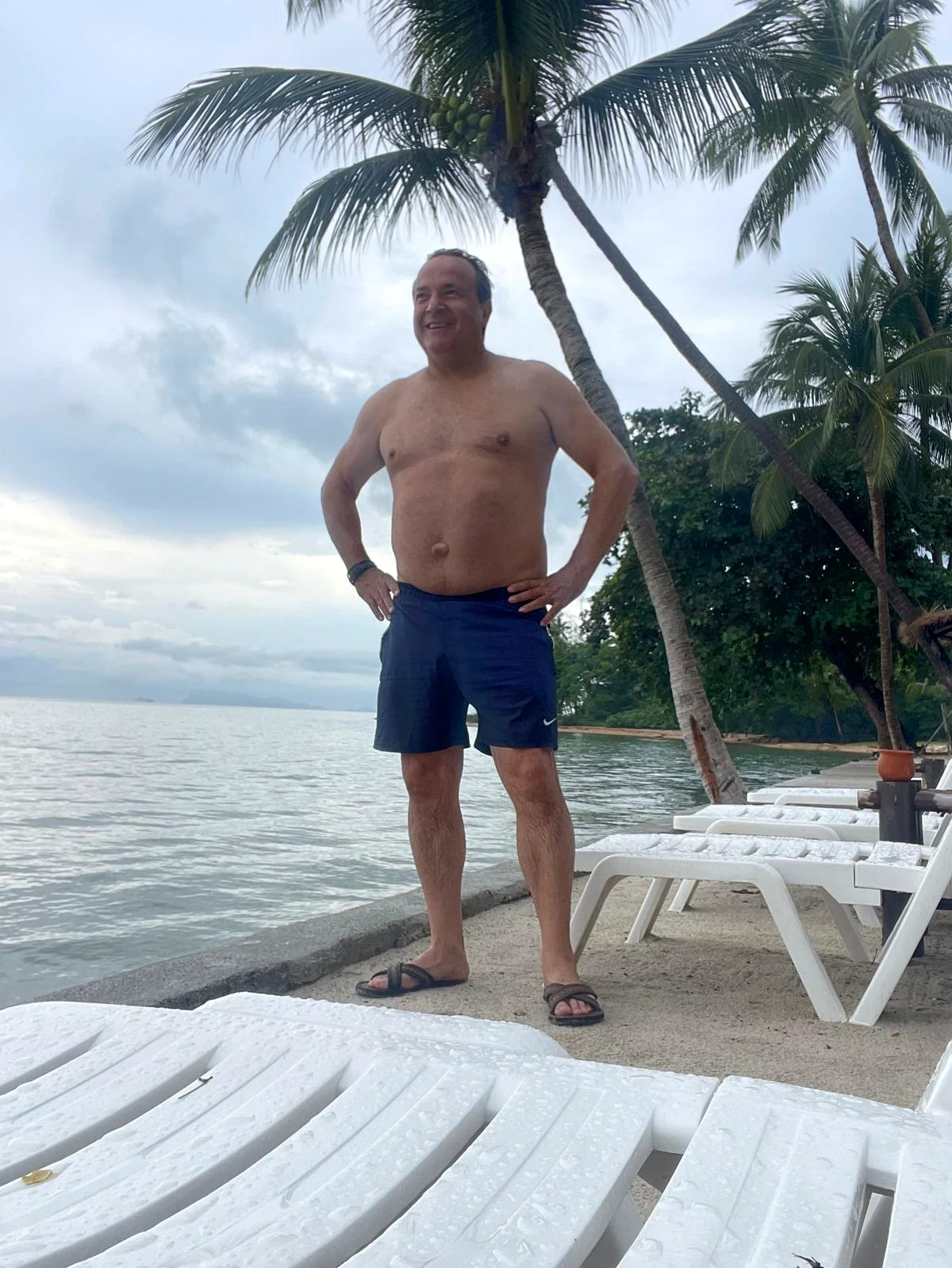 Mete beside the sea under palm trees